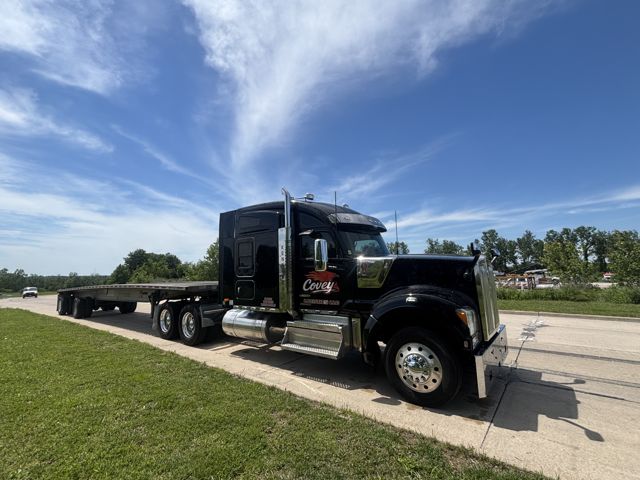Kenworth W990 with flatbed