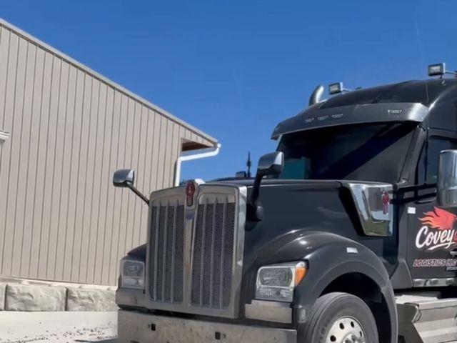 Kenworth W990 front three-quarter