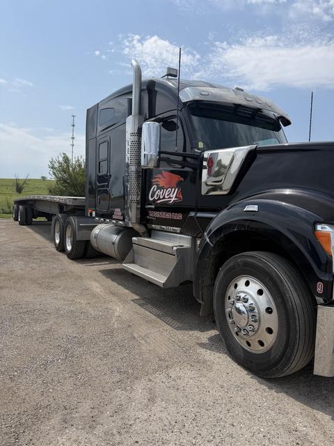 Kenworth W990 close-up